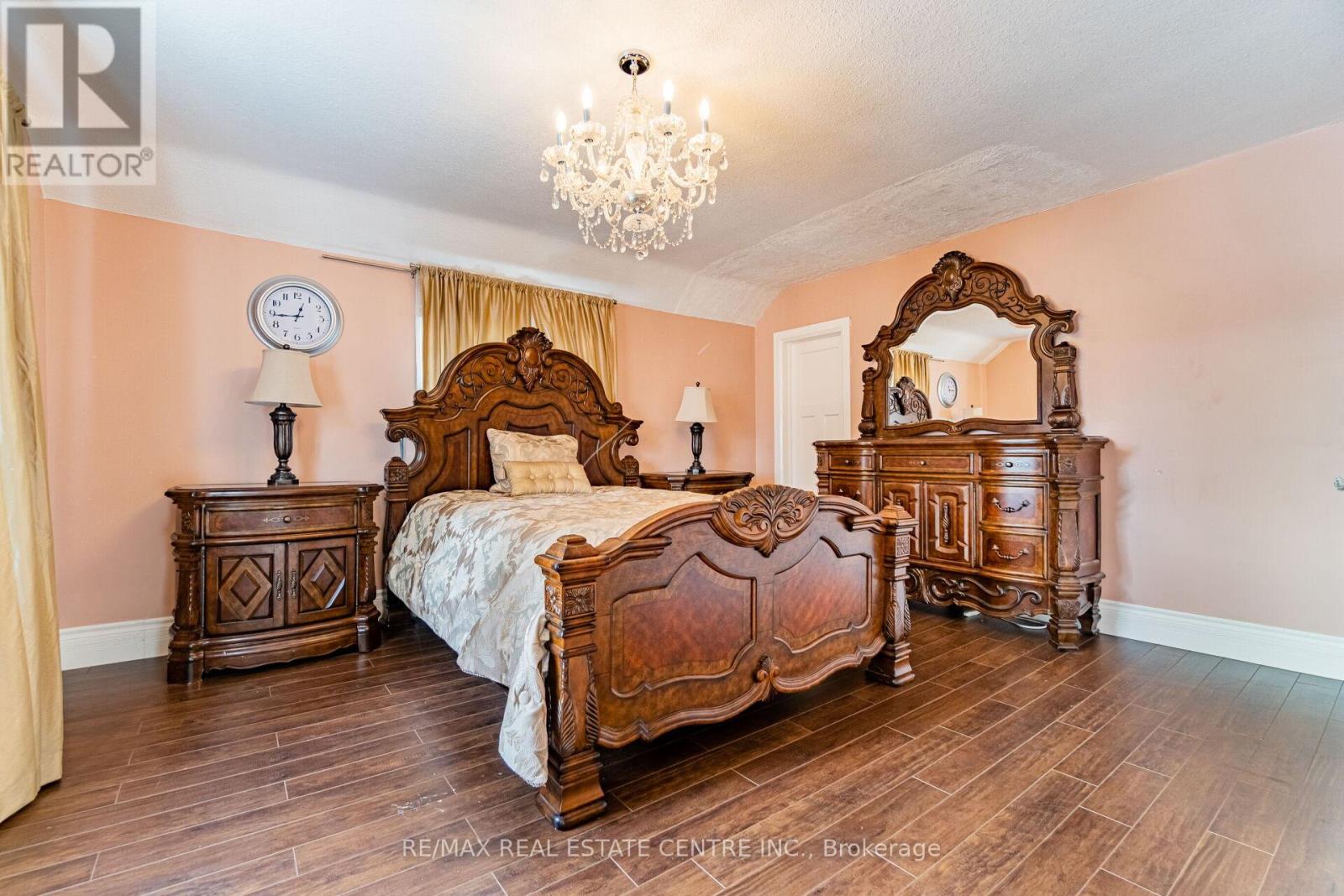 8681 CANYON ROAD - 23