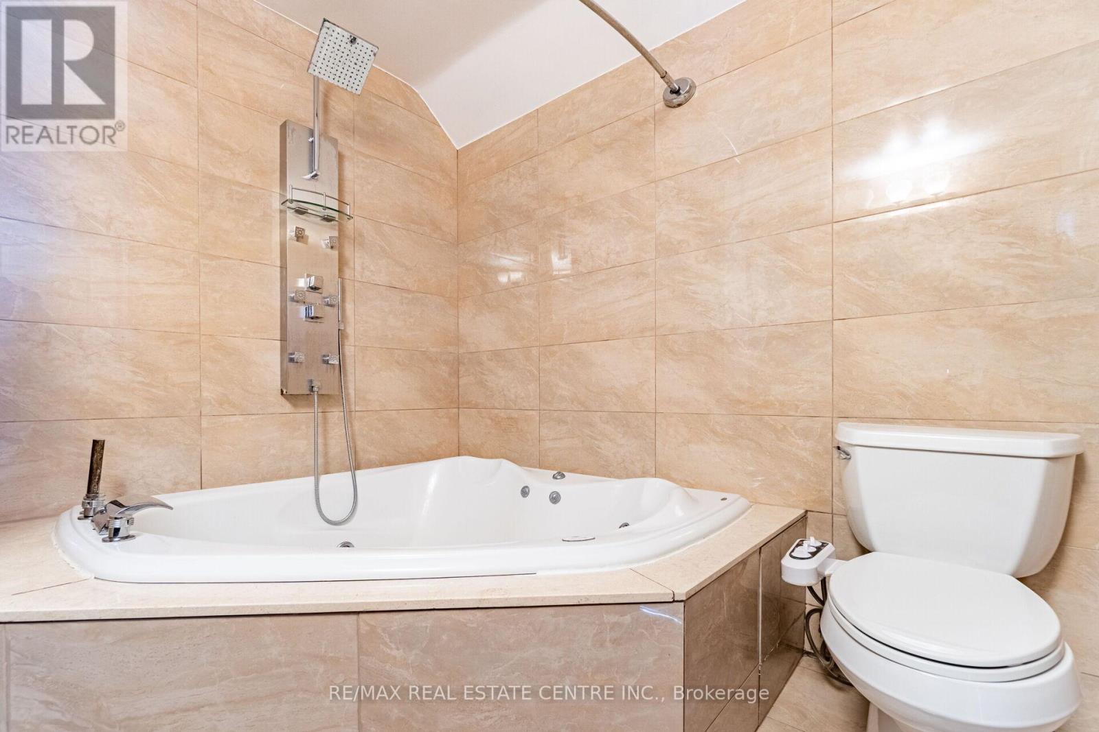 8681 CANYON ROAD - 25