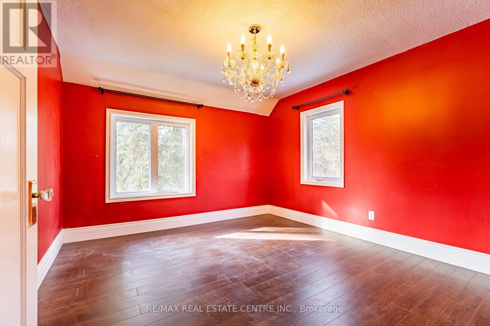 8681 CANYON ROAD - 27