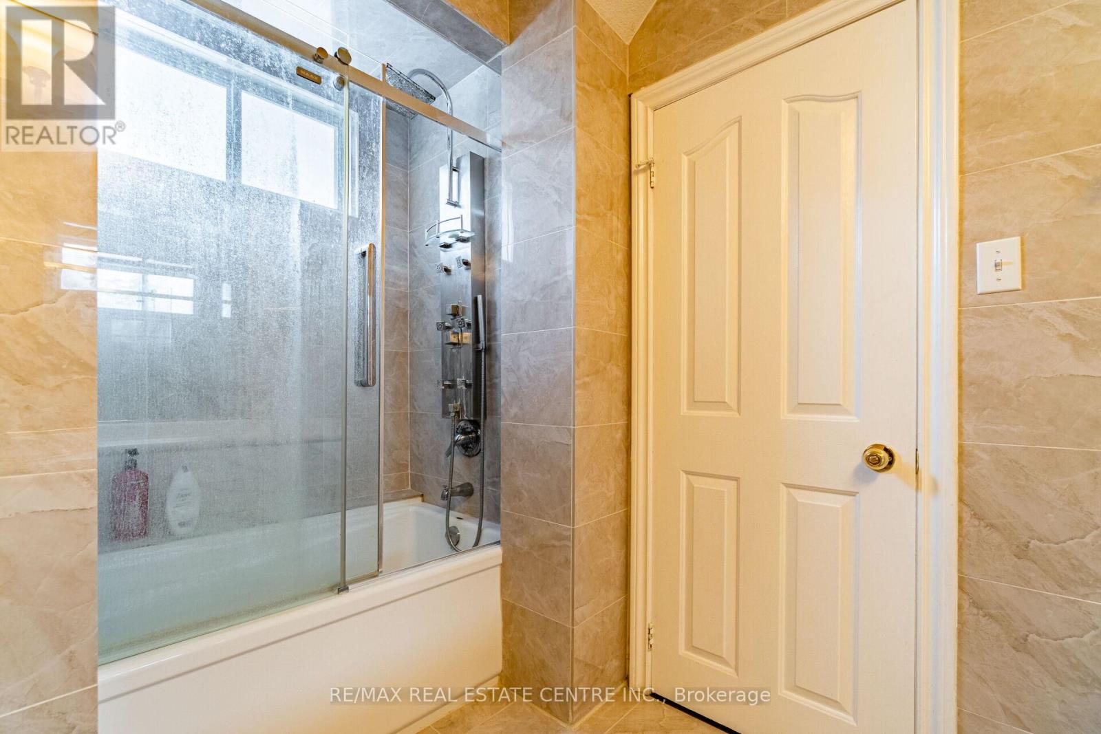 8681 CANYON ROAD - 32