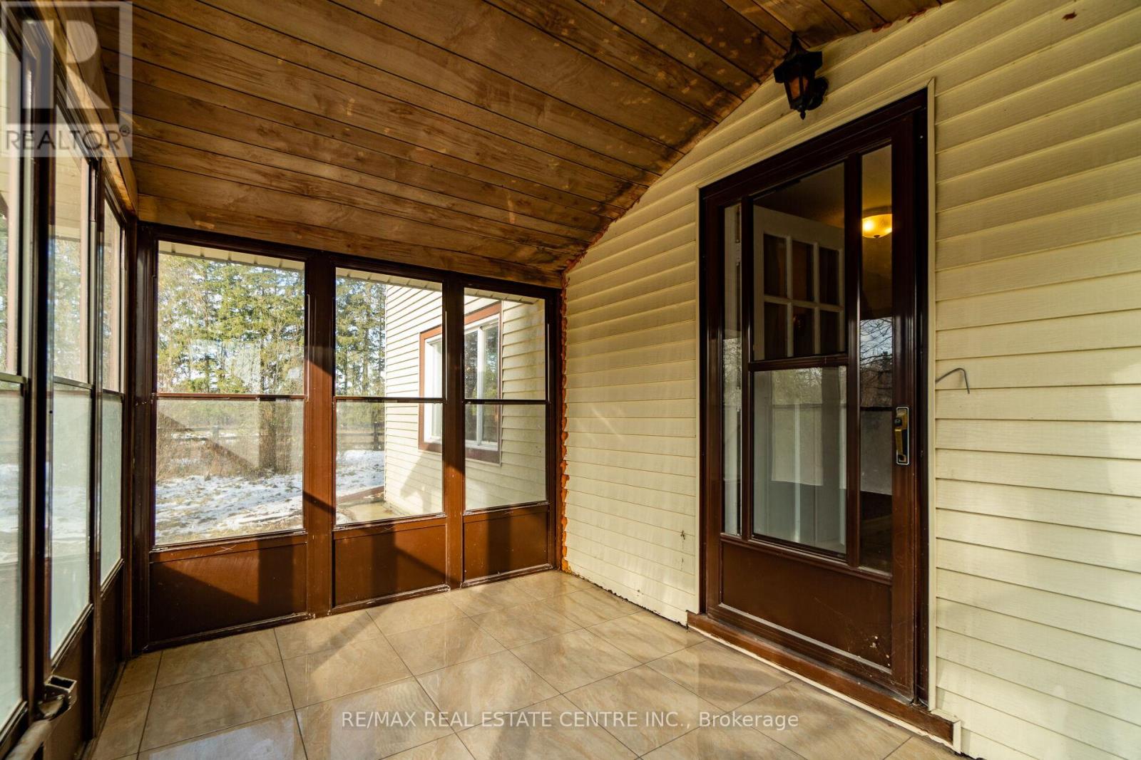 8681 CANYON ROAD - 4