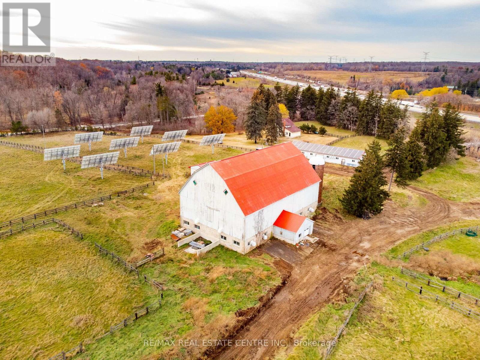 8681 CANYON ROAD - 41