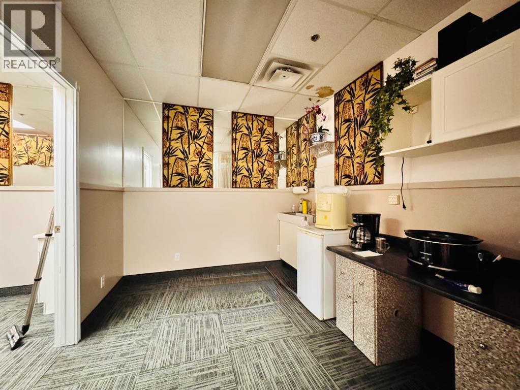 328 Centre Street Southeast - Photo 9