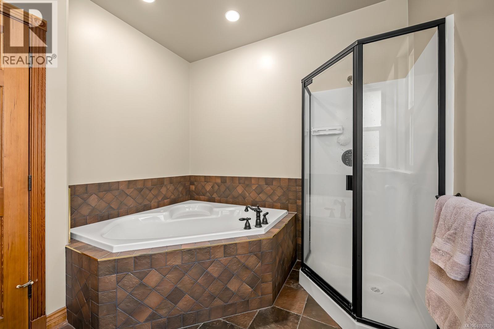 2435 Charleville Rd - 24