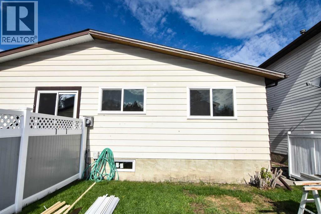 3206 51 Street SW — photo 6