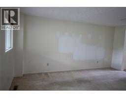 Kitchen - 256 Spieker Avenue, Tumbler Ridge, BC V0C2W0 Photo 9