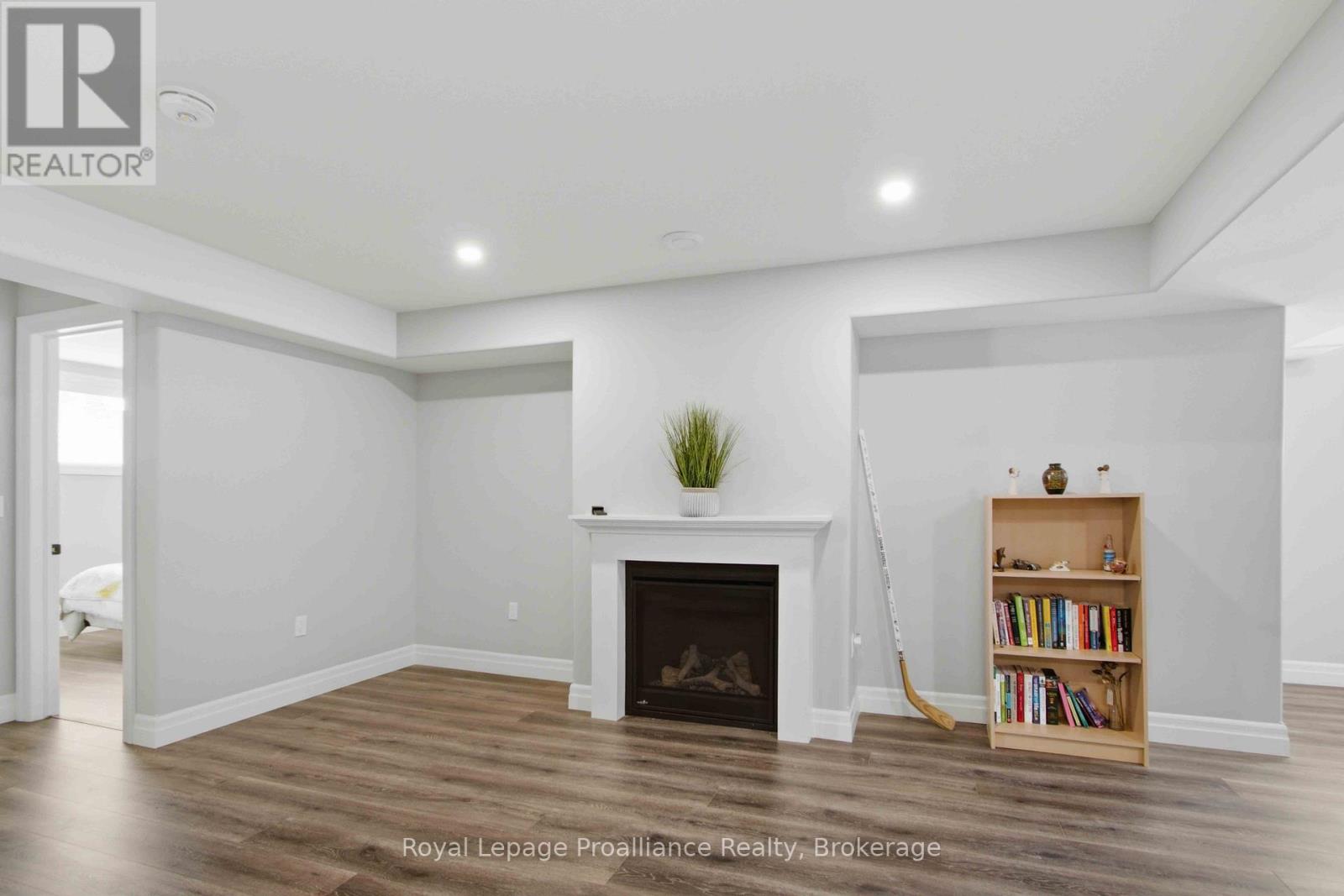 80 AMBROSIA TERRACE - 26