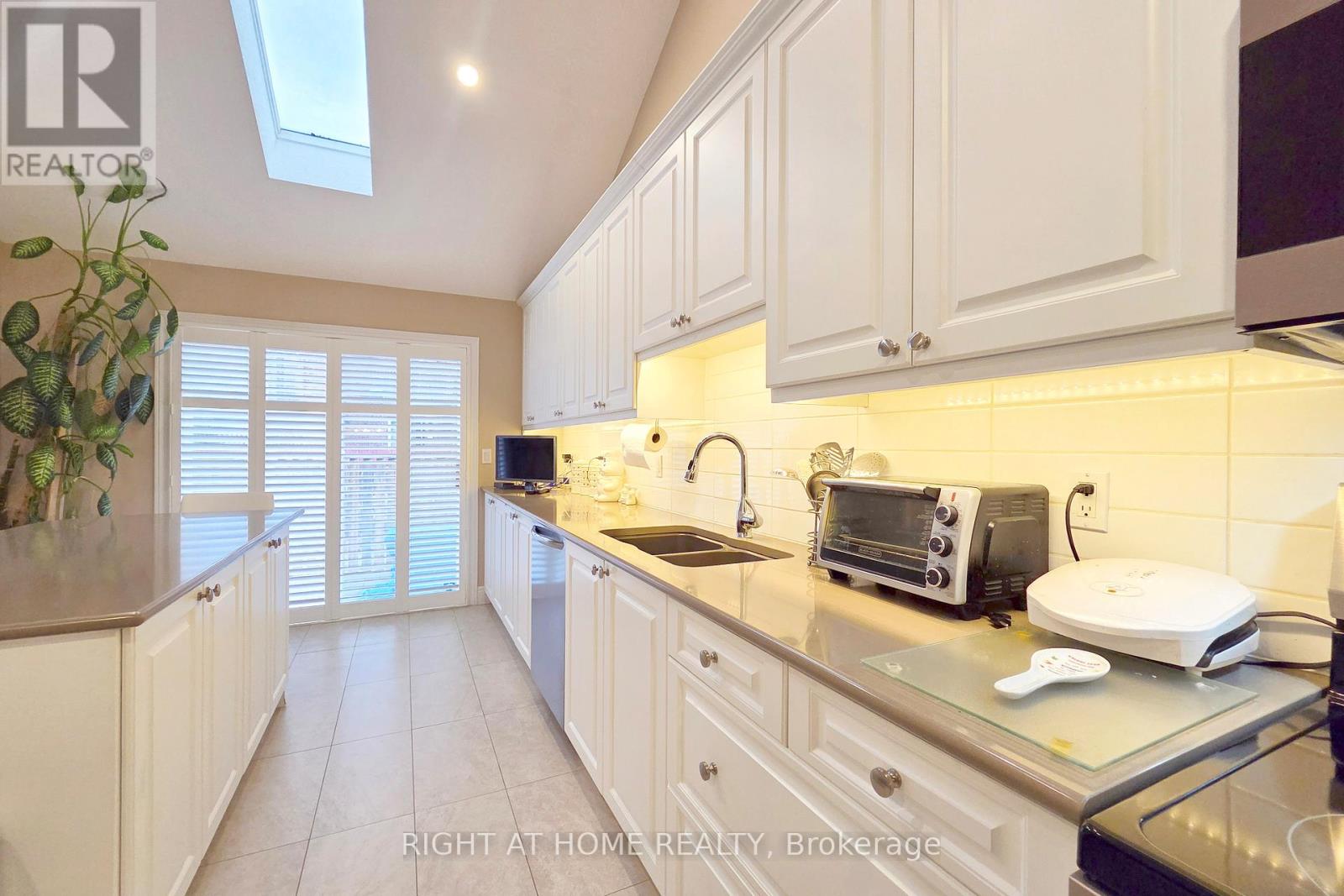 174 RIVERWALK PLACE - 12