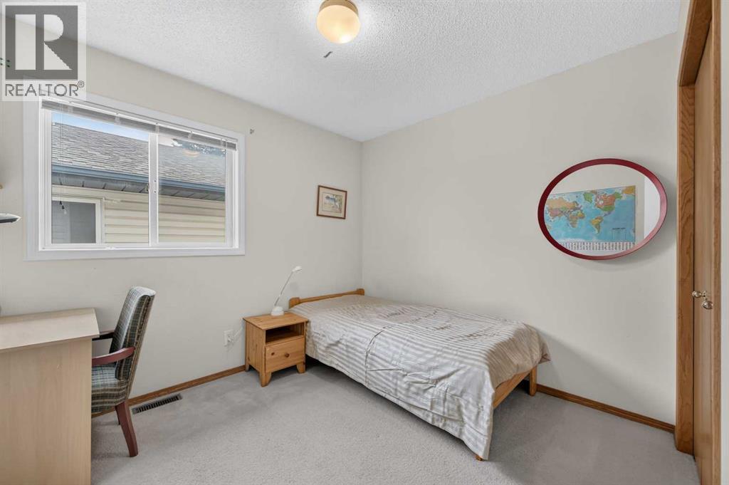 76 Hawkmount Close NW — photo 17