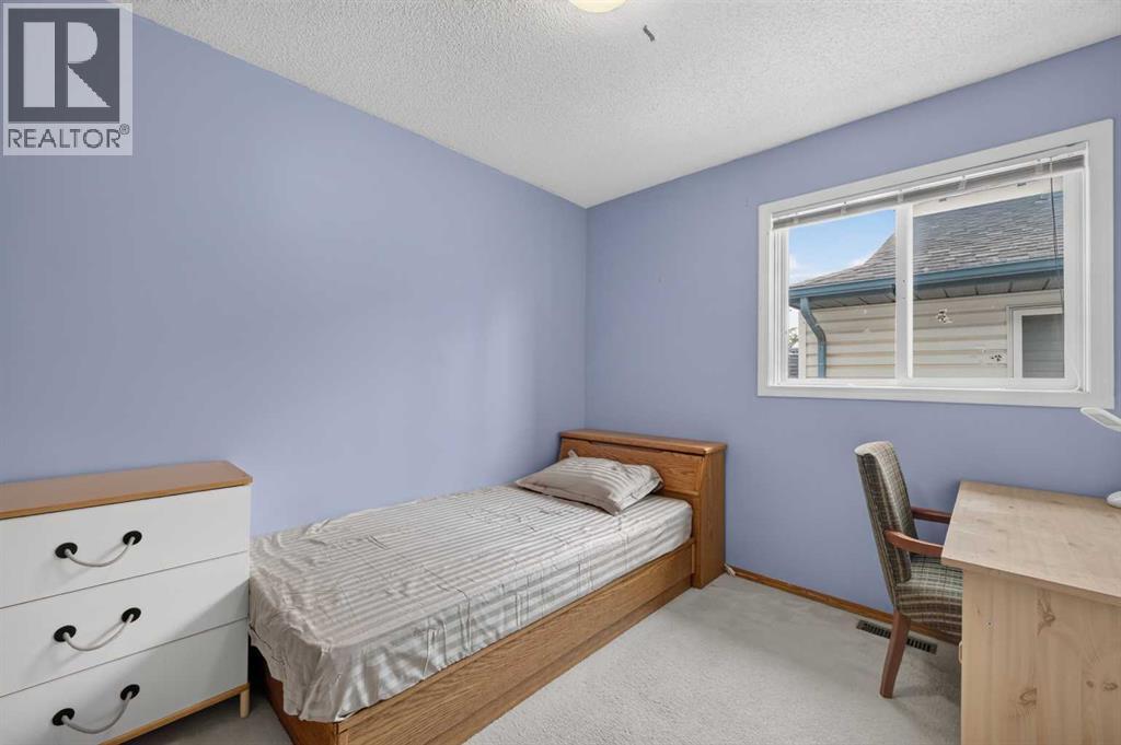 76 Hawkmount Close NW — photo 18