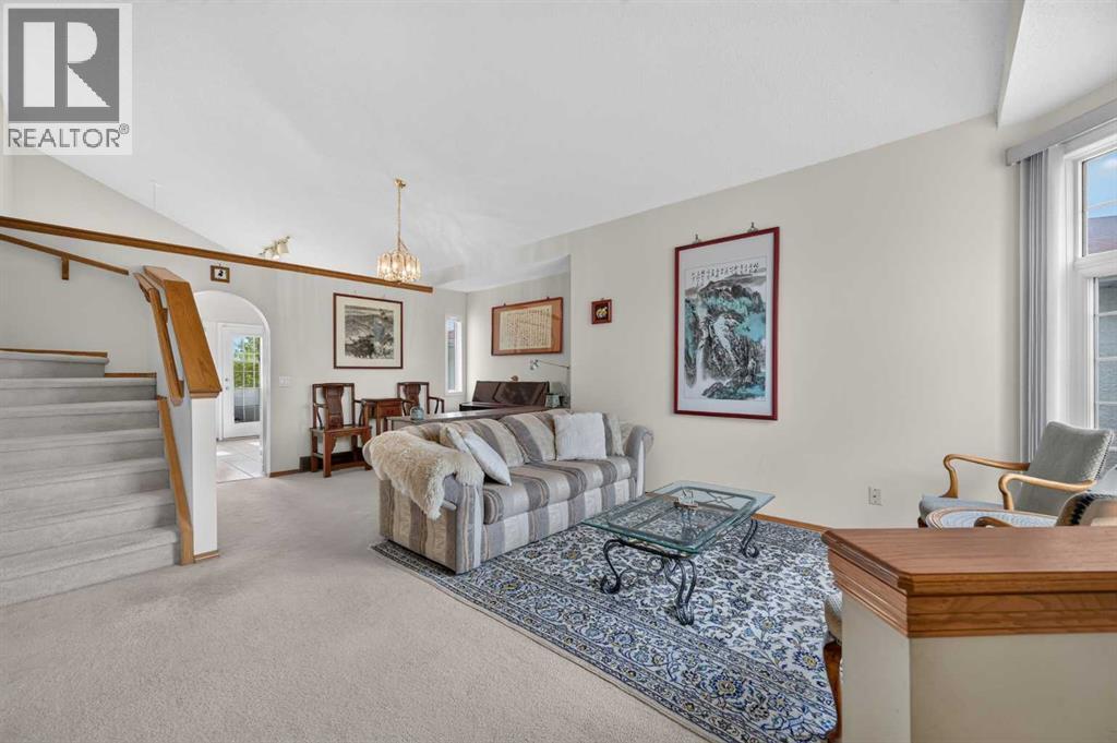 76 Hawkmount Close NW - photo 2