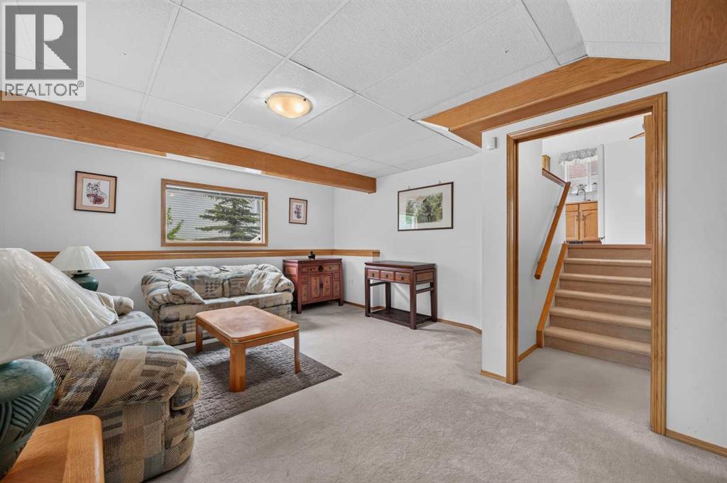 76 Hawkmount Close NW — photo 22