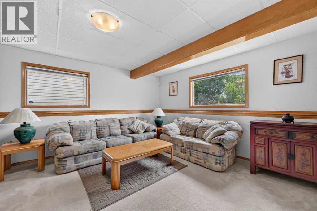 76 Hawkmount Close NW — photo 24