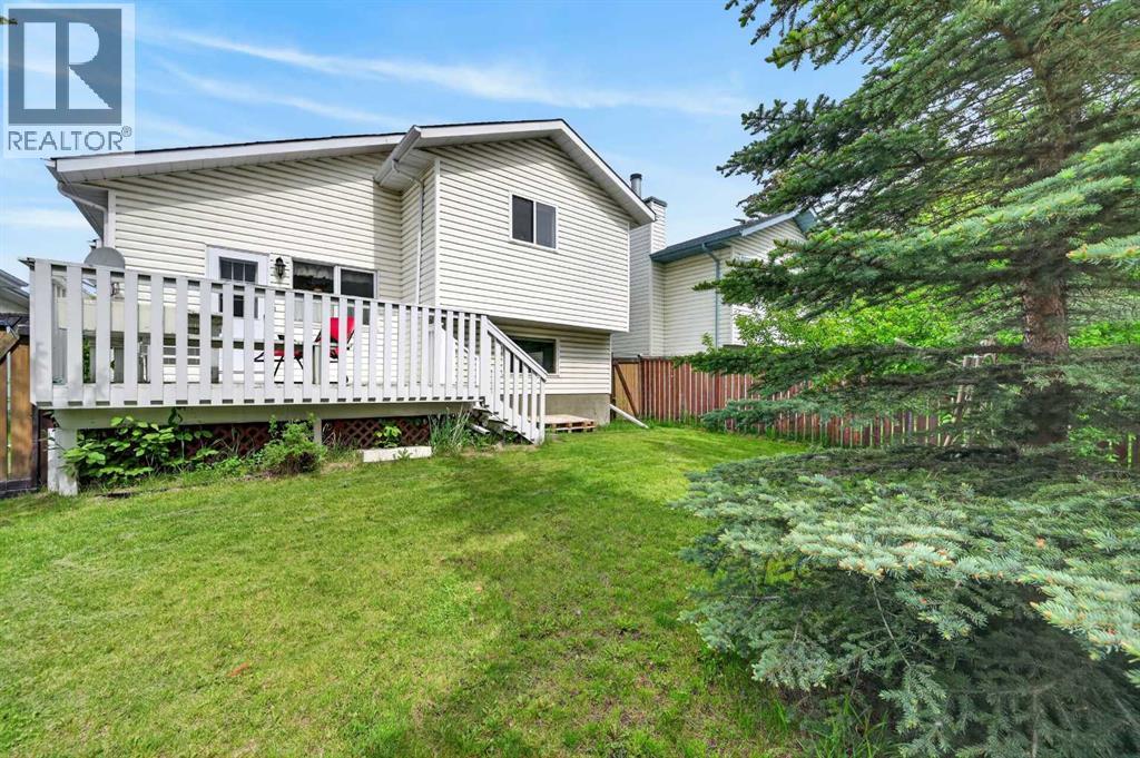 76 Hawkmount Close NW — photo 32