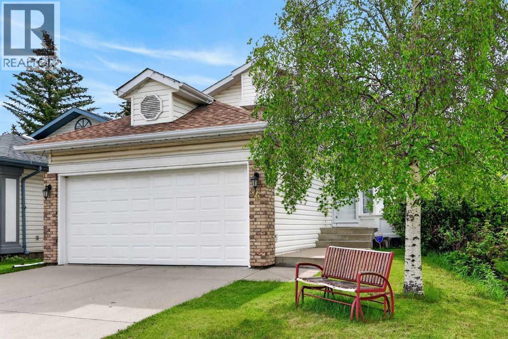 76 Hawkmount Close NW — photo 36