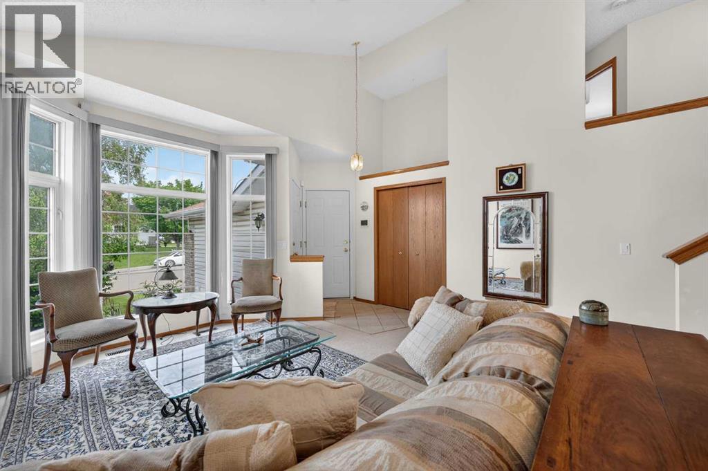76 Hawkmount Close NW - photo 4