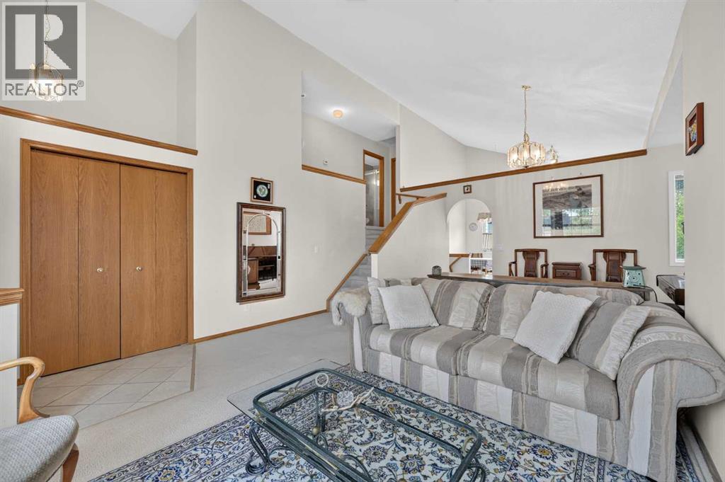 76 Hawkmount Close NW - photo 5