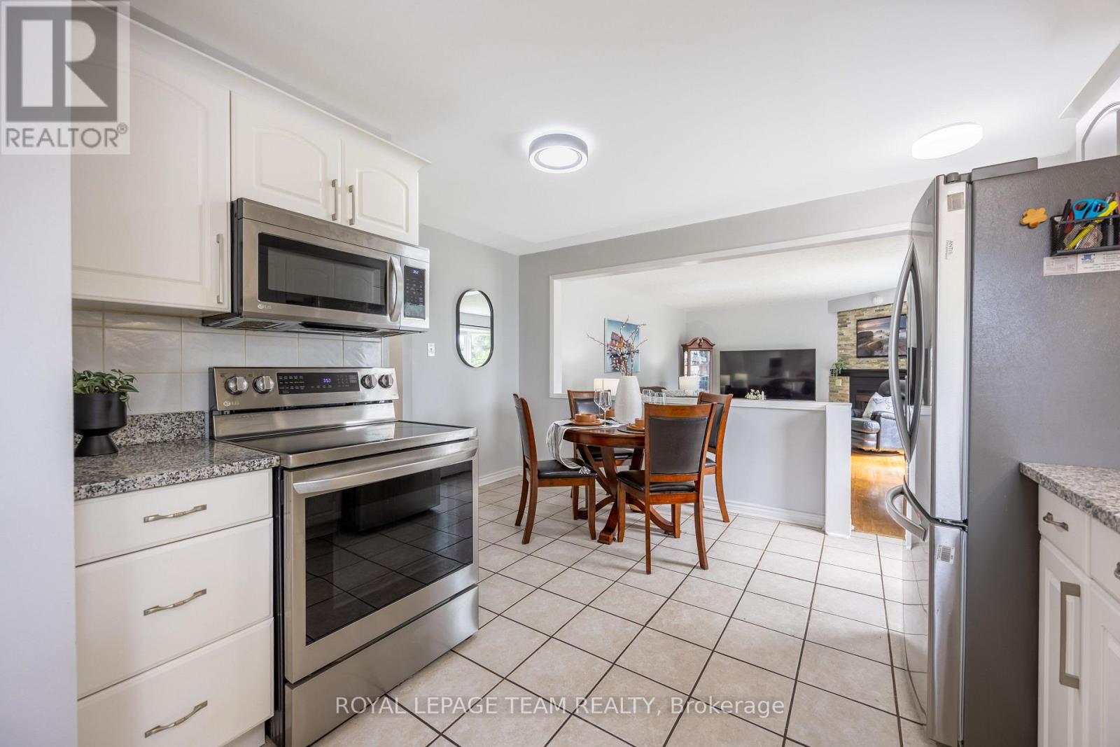 5 Bed, 2 Bath House for Sale in Ottawa – 1293 WOODSIDE DRIVE, Ottawa – MLS# X13467200 - Image 16