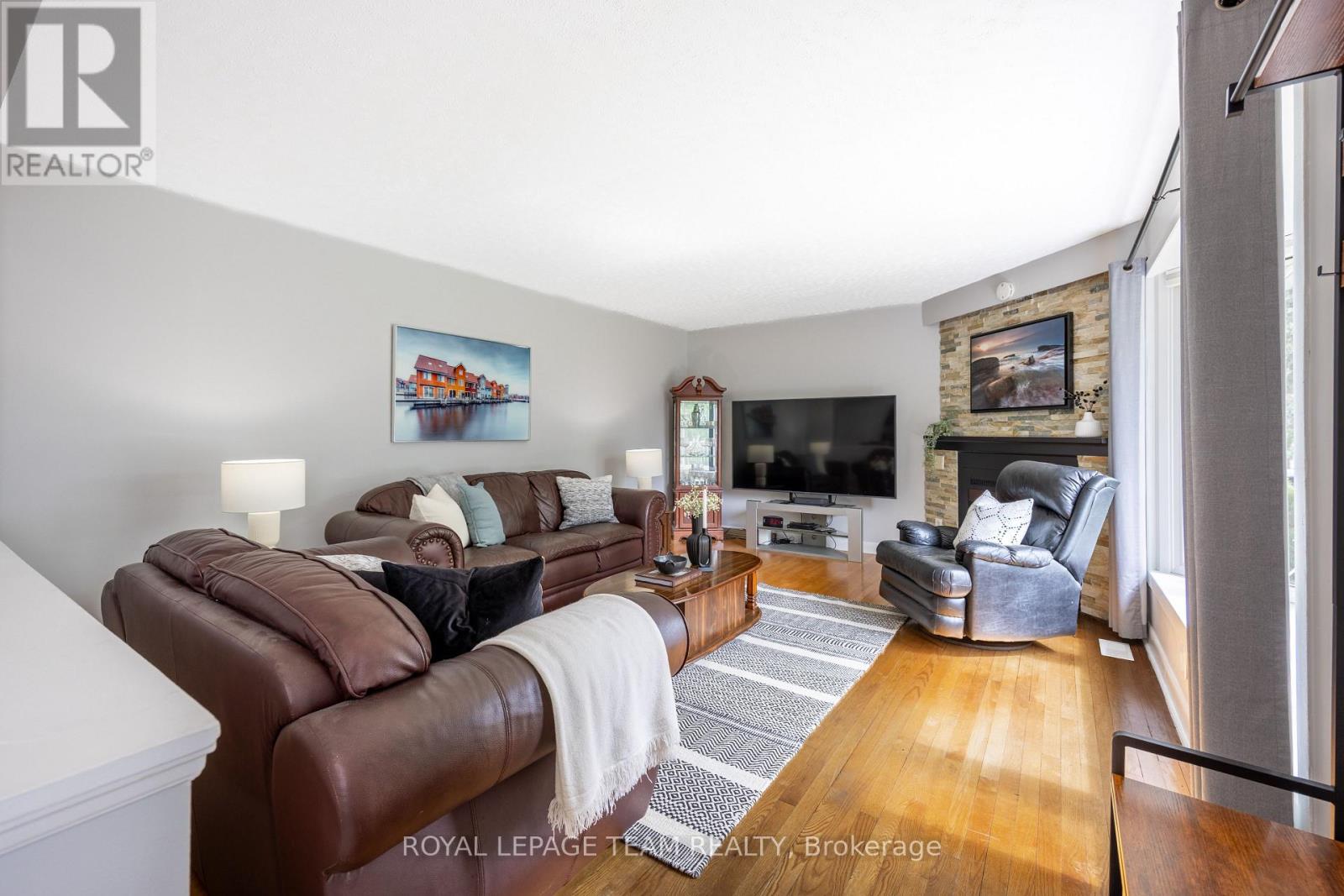 5 Bed, 2 Bath House for Sale in Ottawa – 1293 WOODSIDE DRIVE, Ottawa – MLS# X13467200 - Image 7