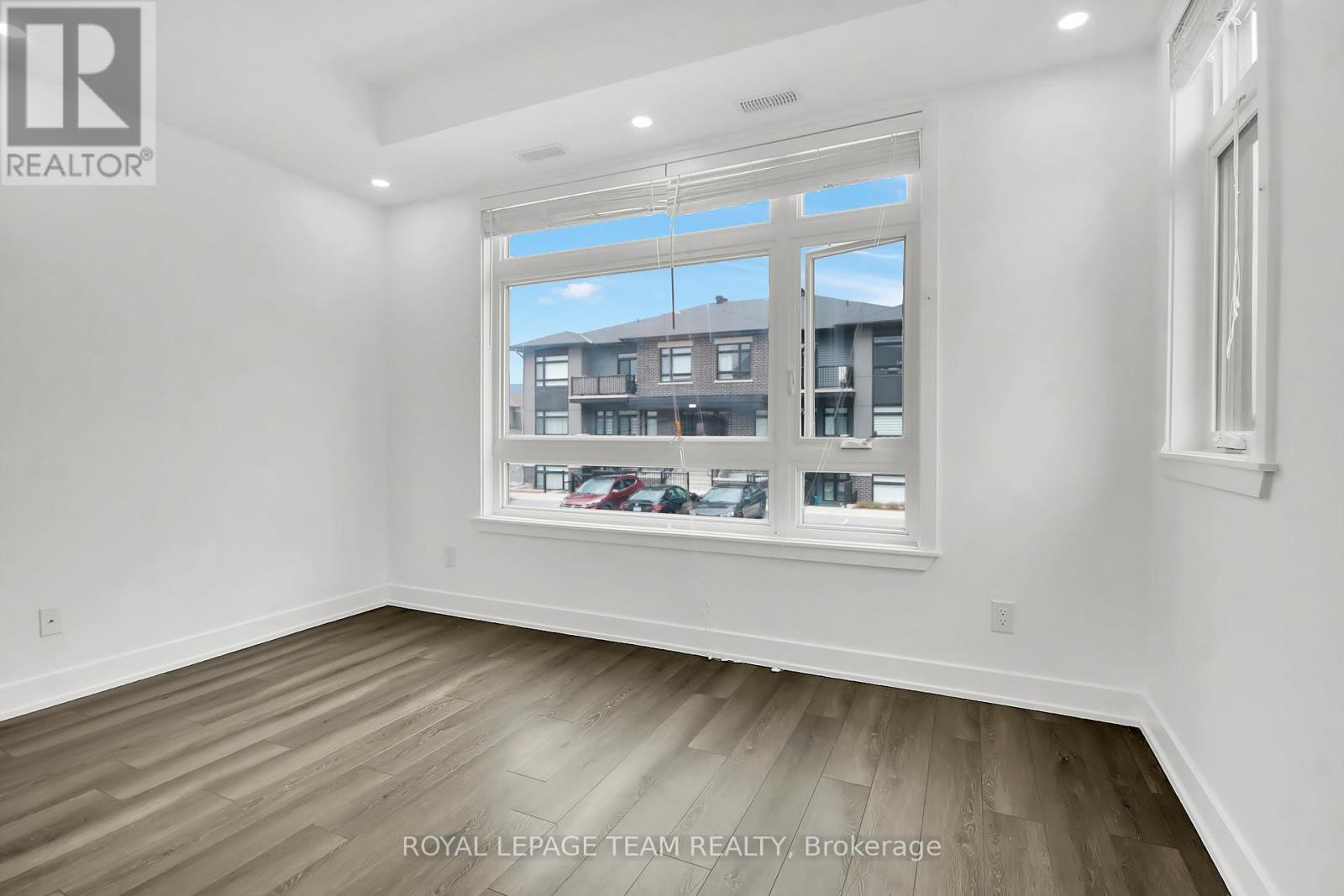 #F 320 TULUM CRESCENT - 33
