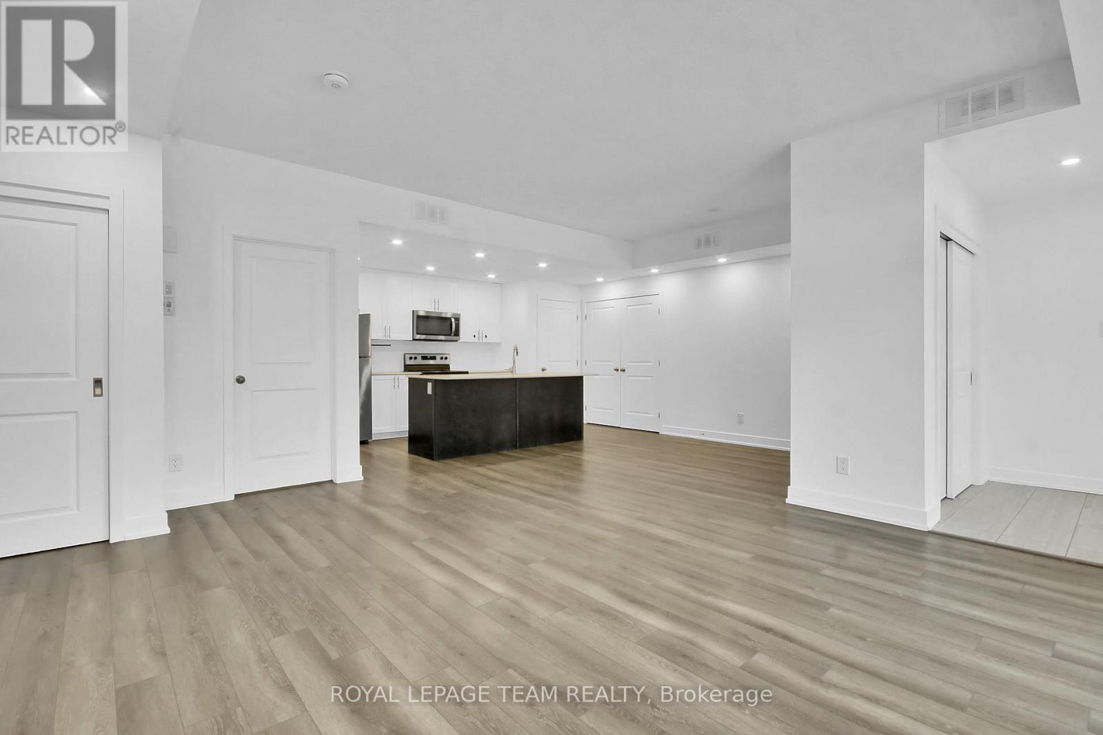 2 Bed, 2 Bath House for Sale in Ottawa – F – 320 TULUM CRESCENT, Ottawa – MLS# X13467358 - Image 7