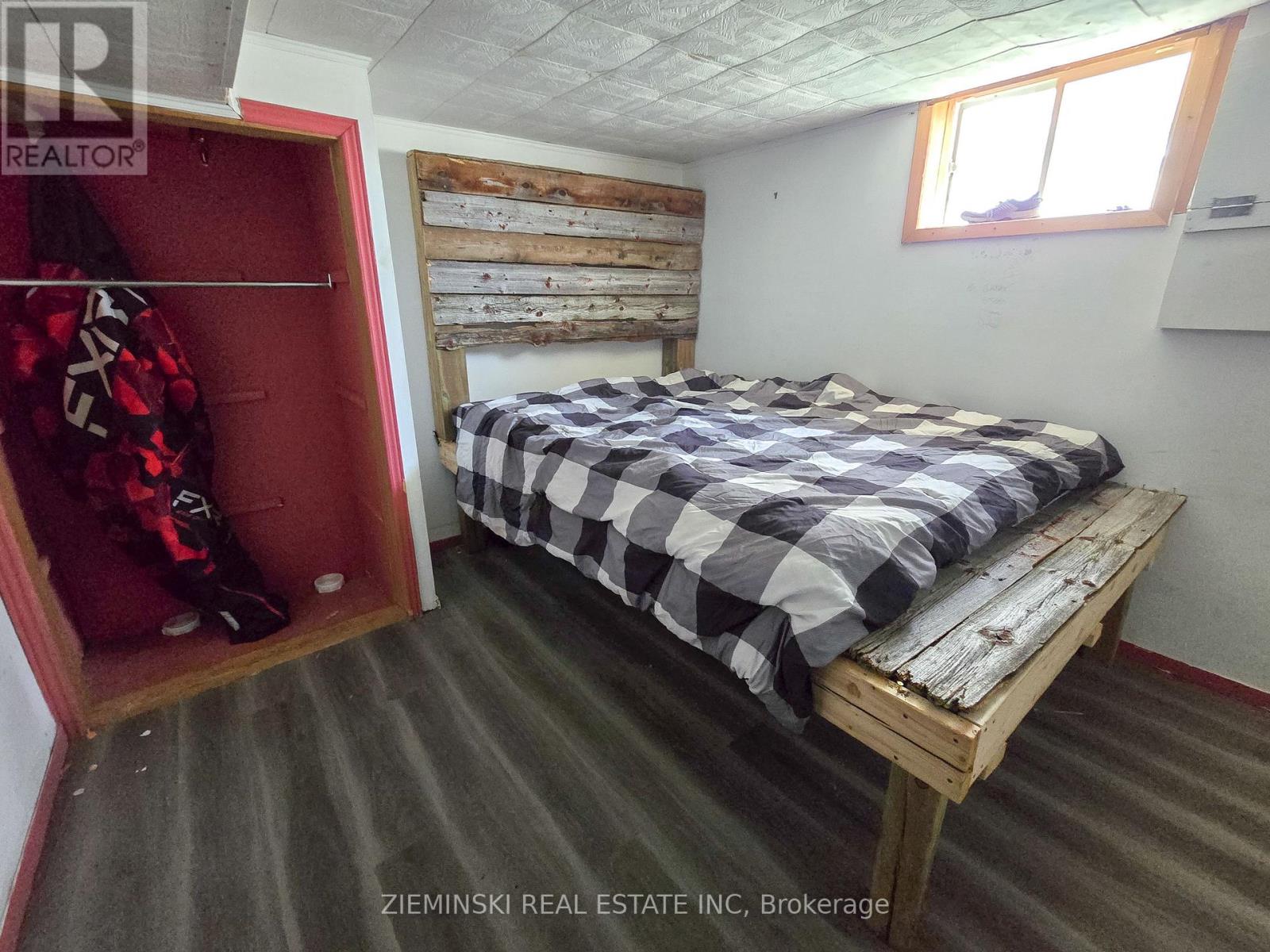 554 JAMES STREET - 18