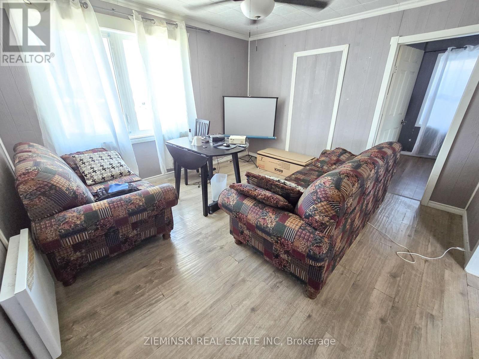 554 JAMES STREET - 23