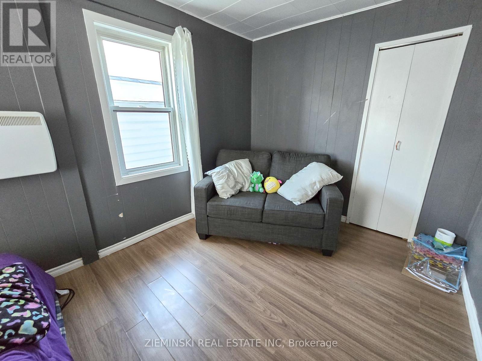 554 JAMES STREET - 25