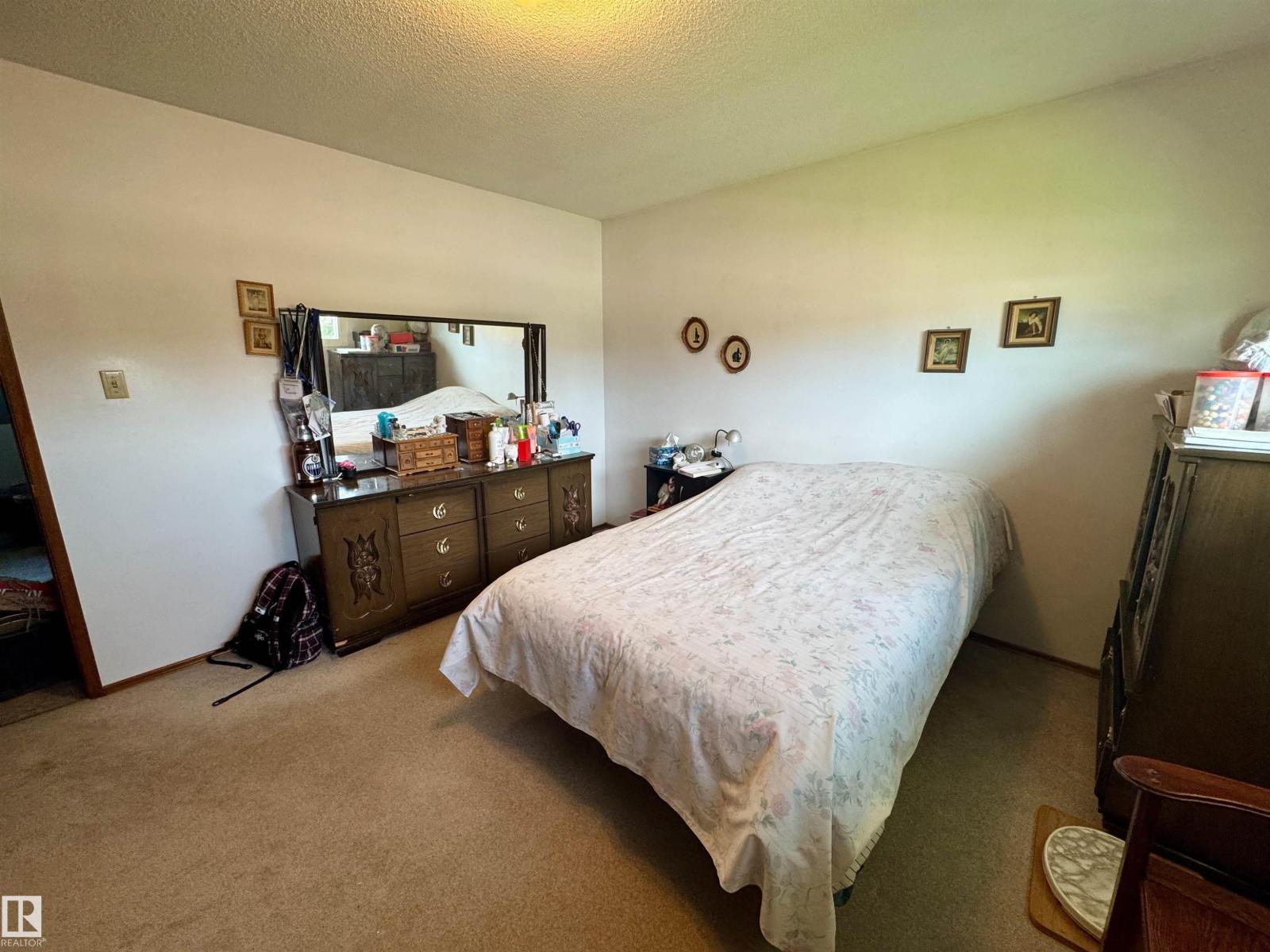 4433 48 AV — photo 10