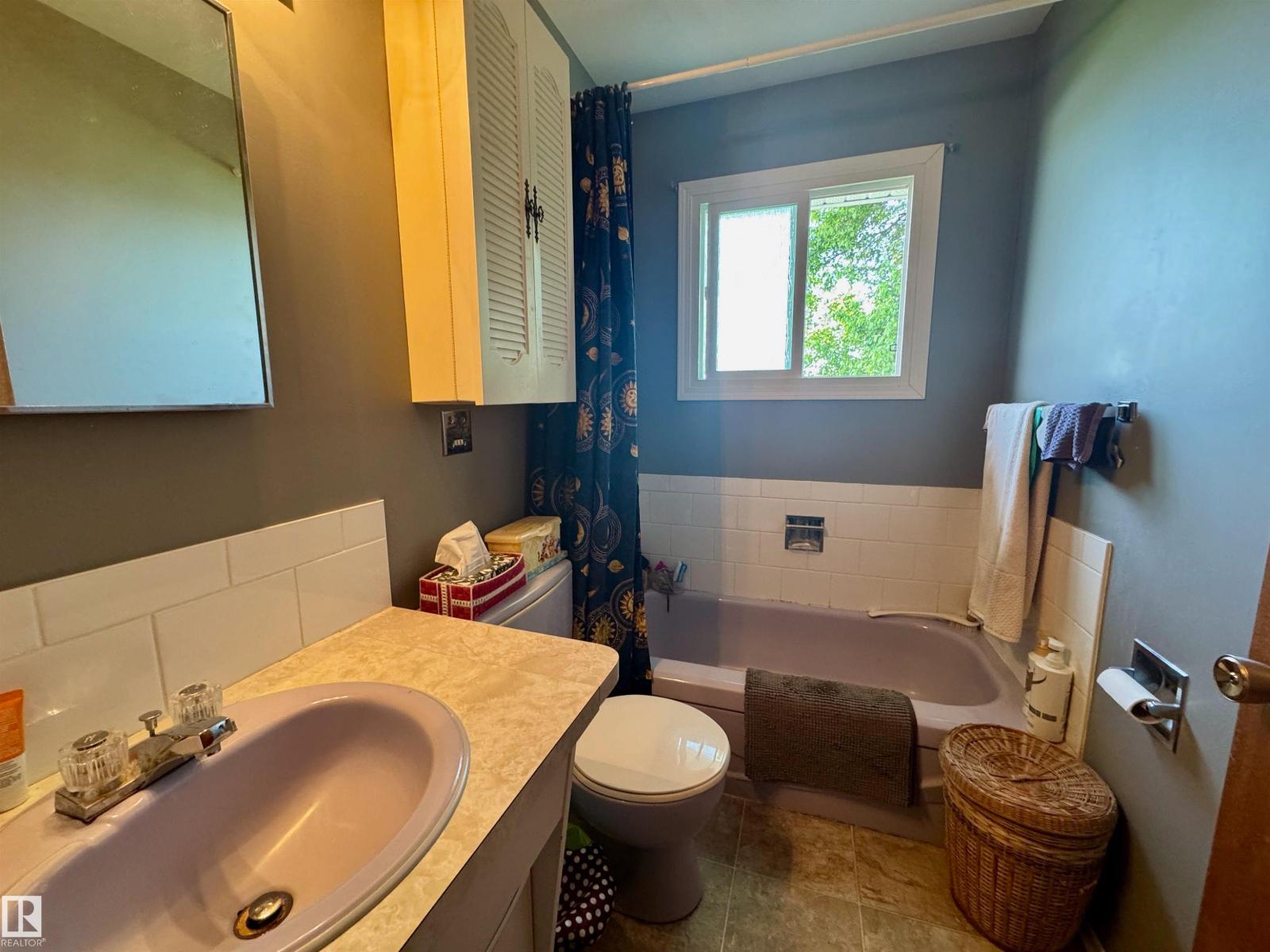 4433 48 AV — photo 13