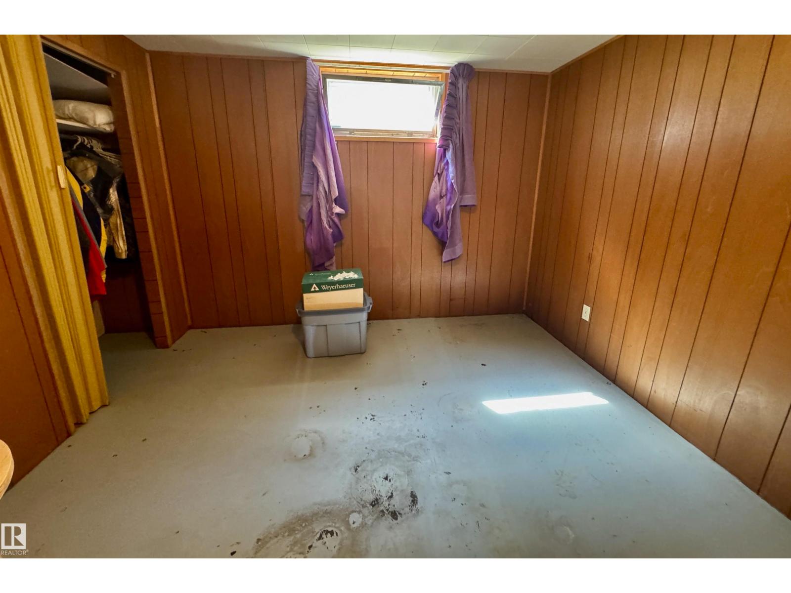 4433 48 AV — photo 16