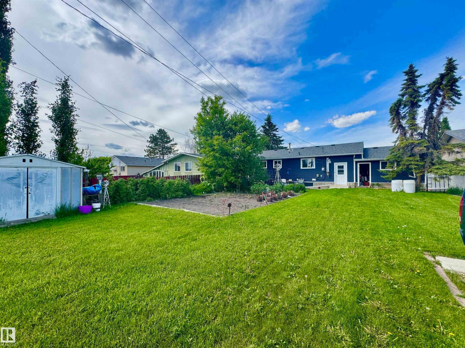 4433 48 AV — photo 22