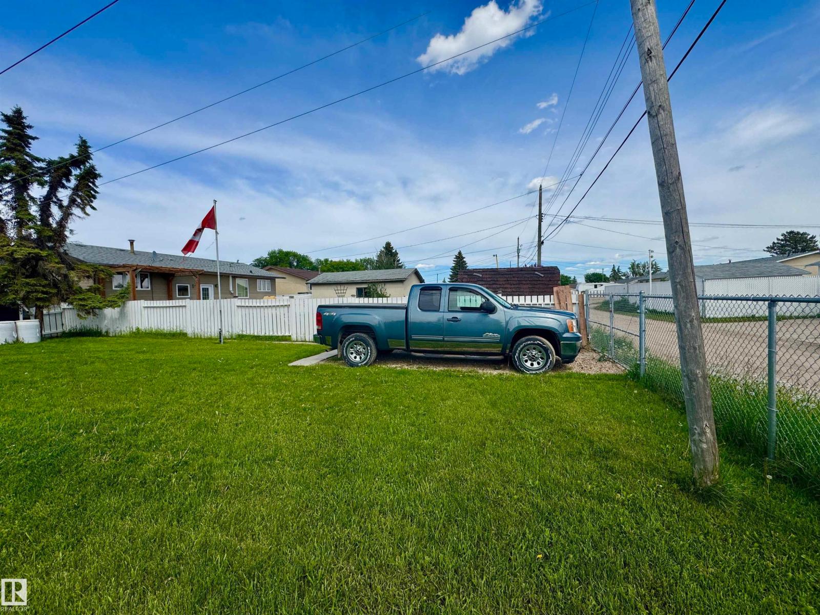 4433 48 AV — photo 26