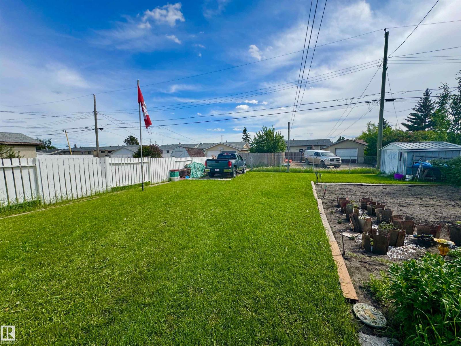 4433 48 AV — photo 27