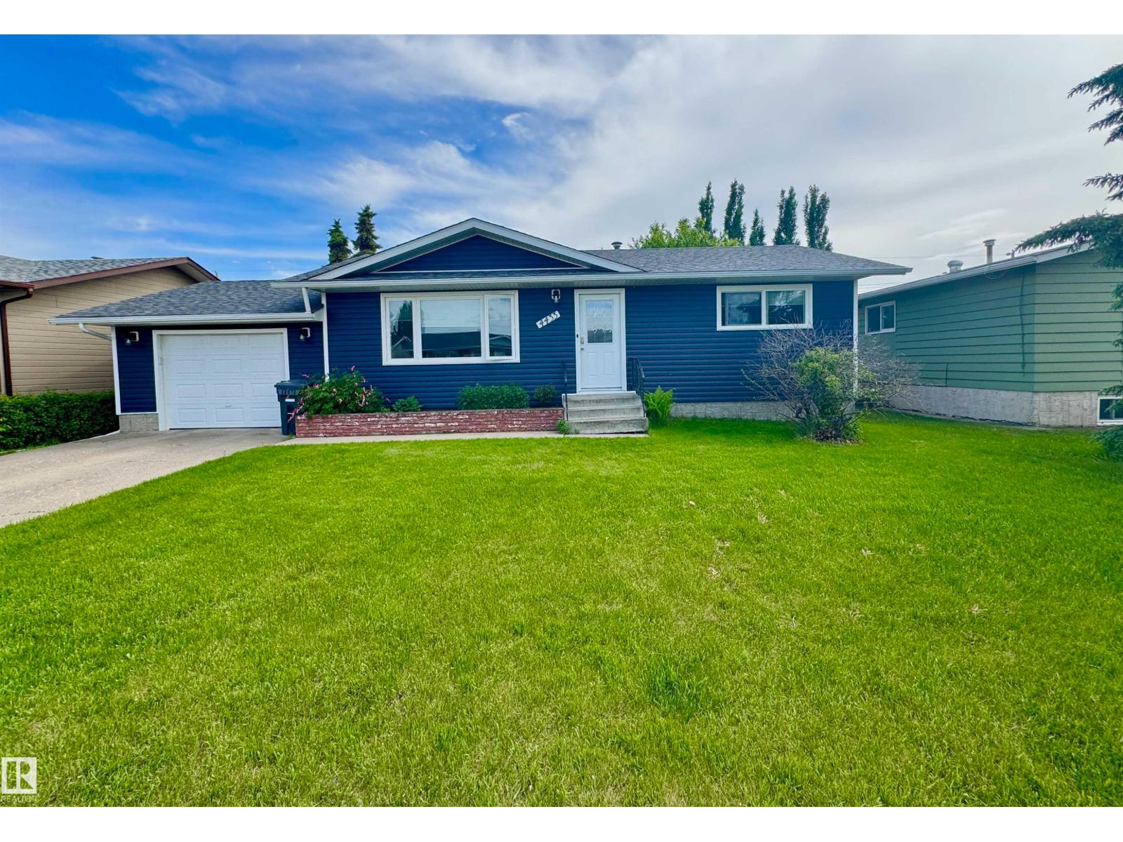 4433 48 AV — photo 30