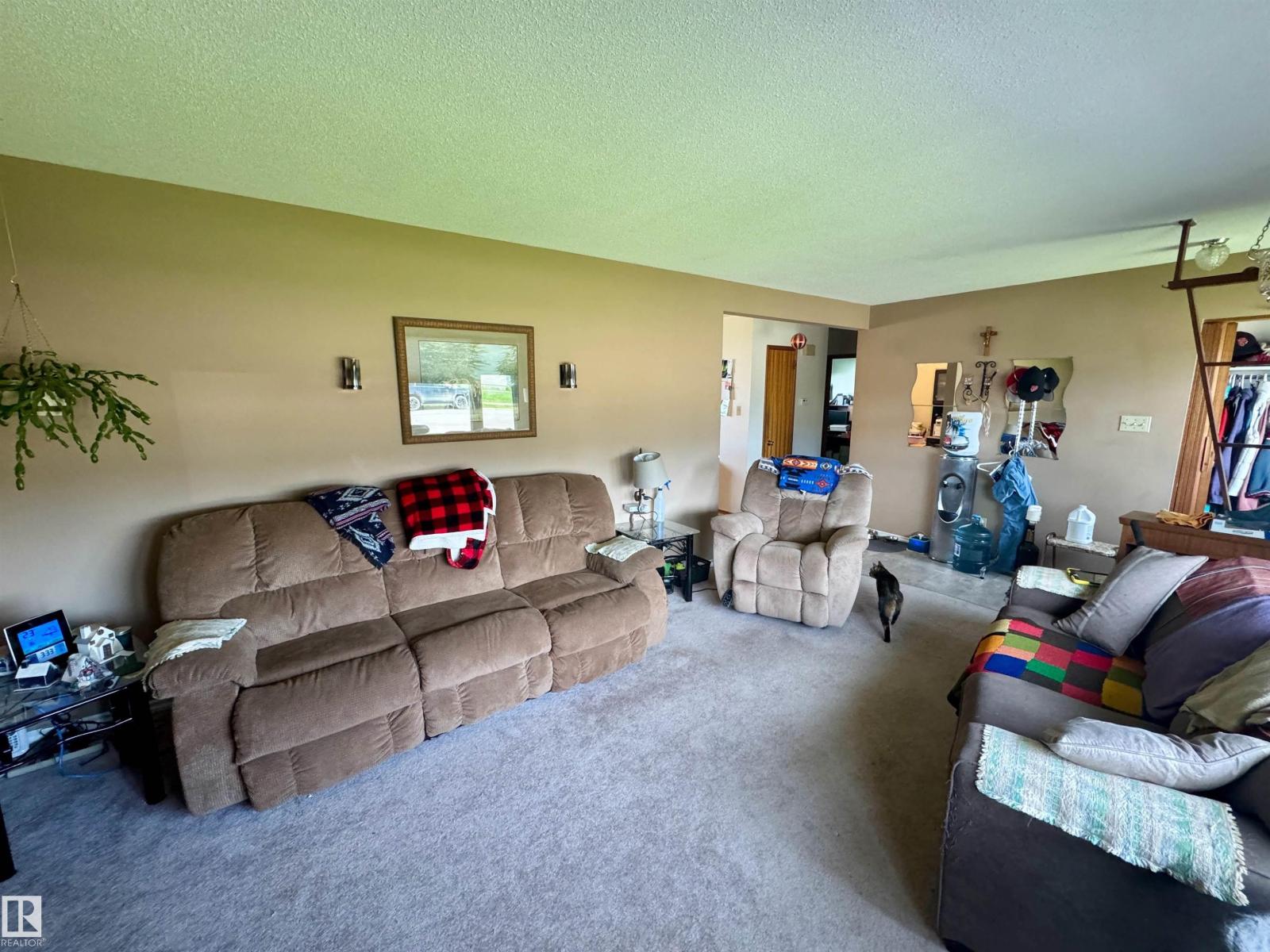 4433 48 AV — photo 7