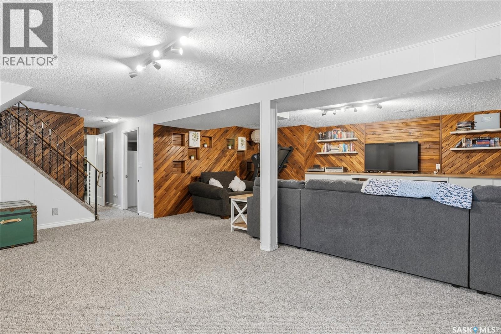 1317 East CENTRE — photo 30