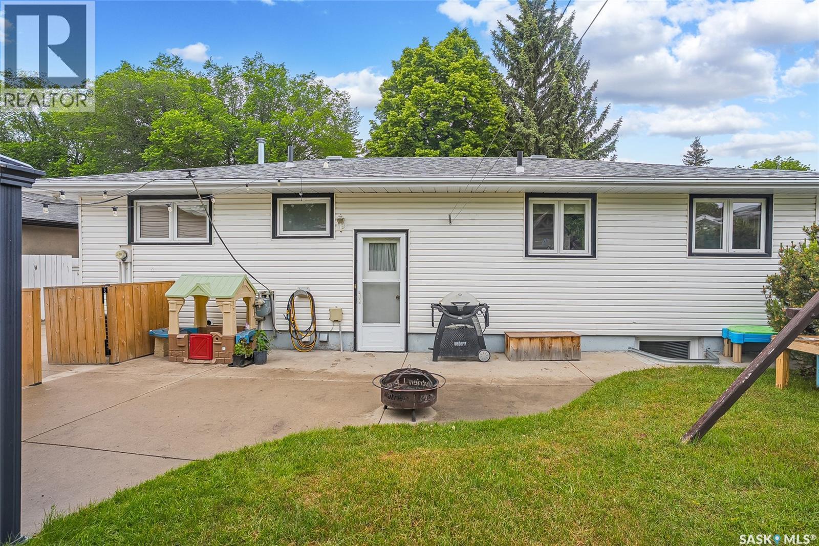 1317 East CENTRE — photo 44