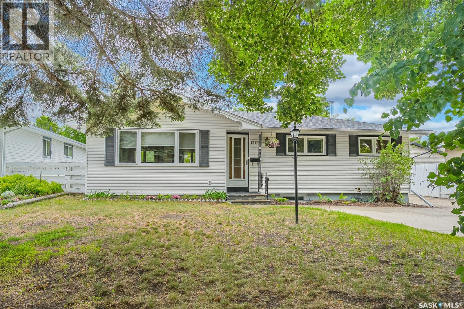 1317 East CENTRE — photo 46