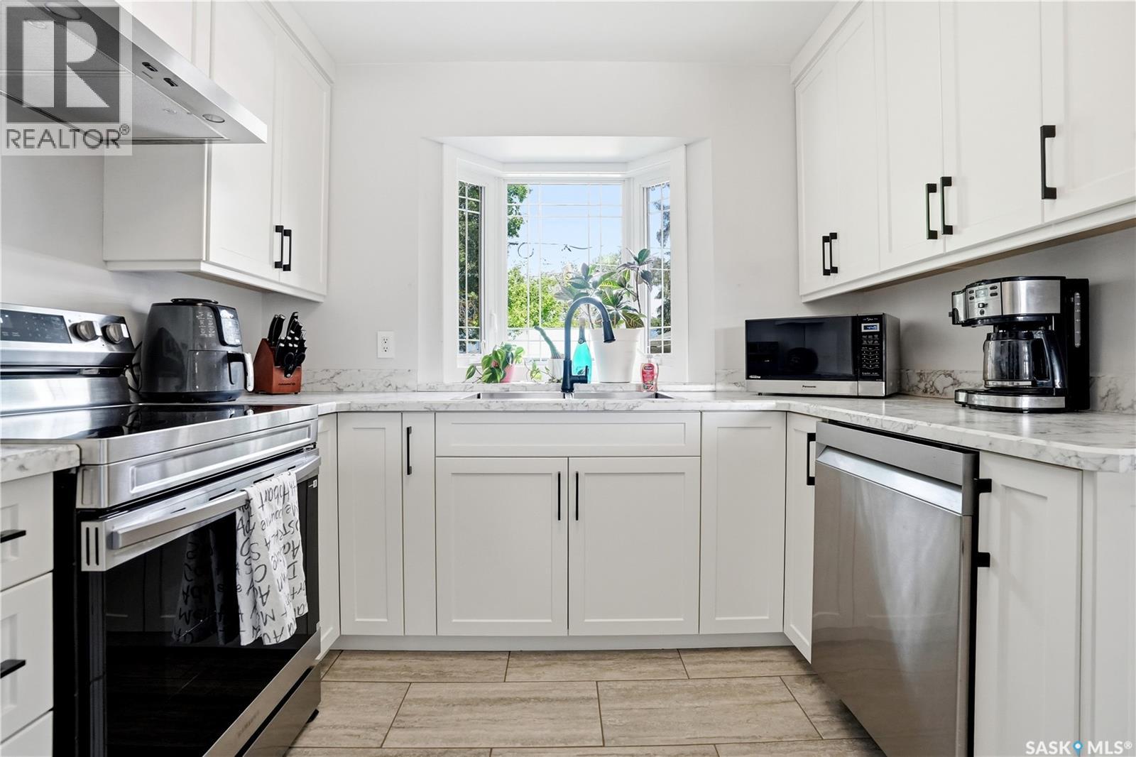 1145 Simpson AVENUE — photo 13