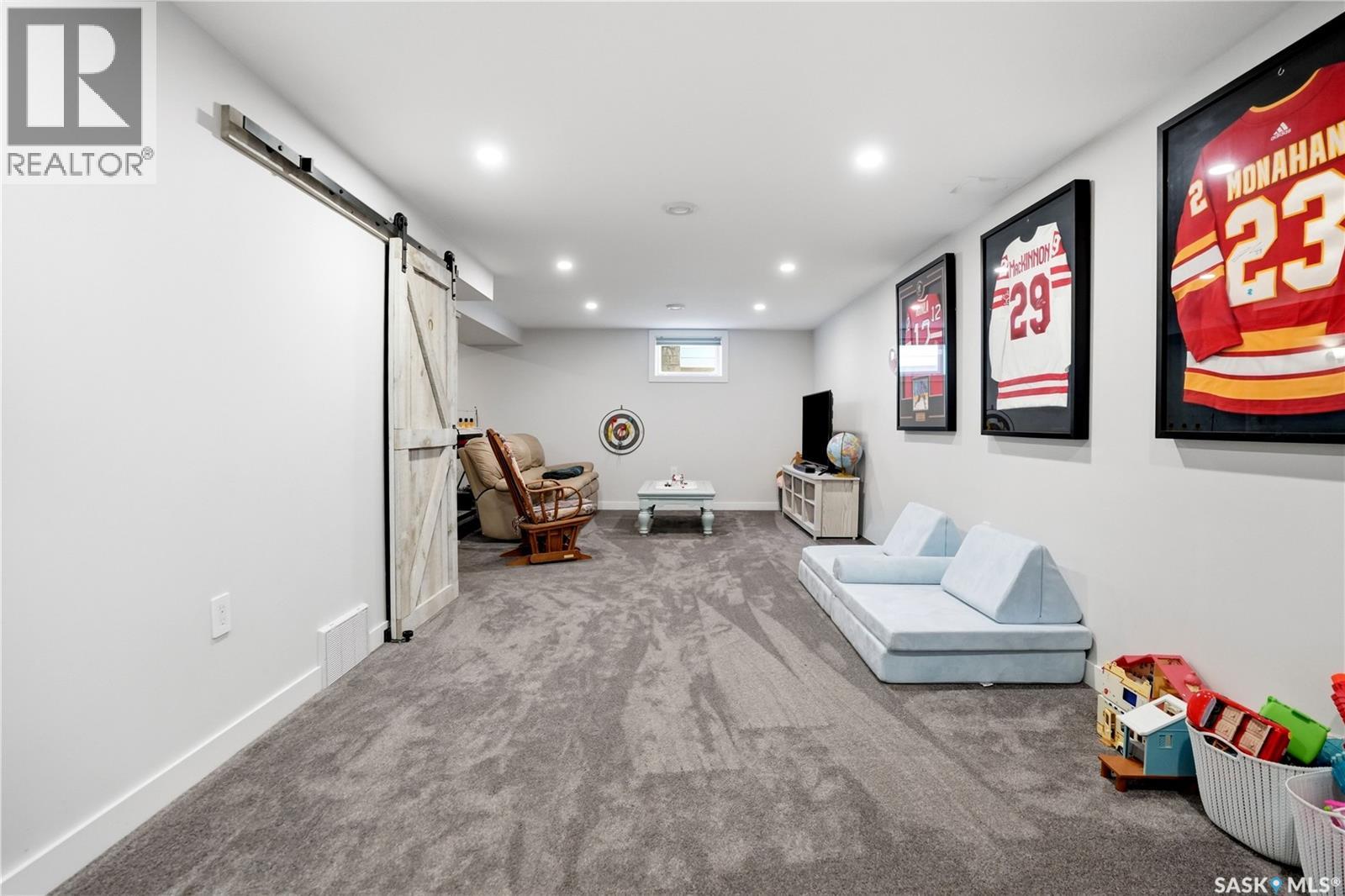 1145 Simpson AVENUE — photo 30