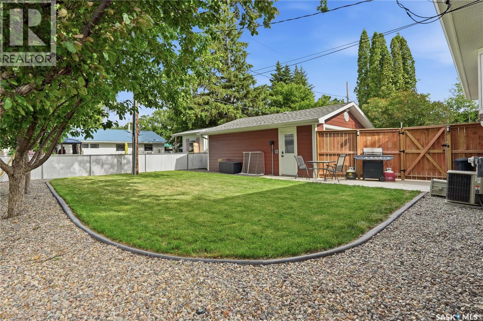 1145 Simpson AVENUE — photo 41