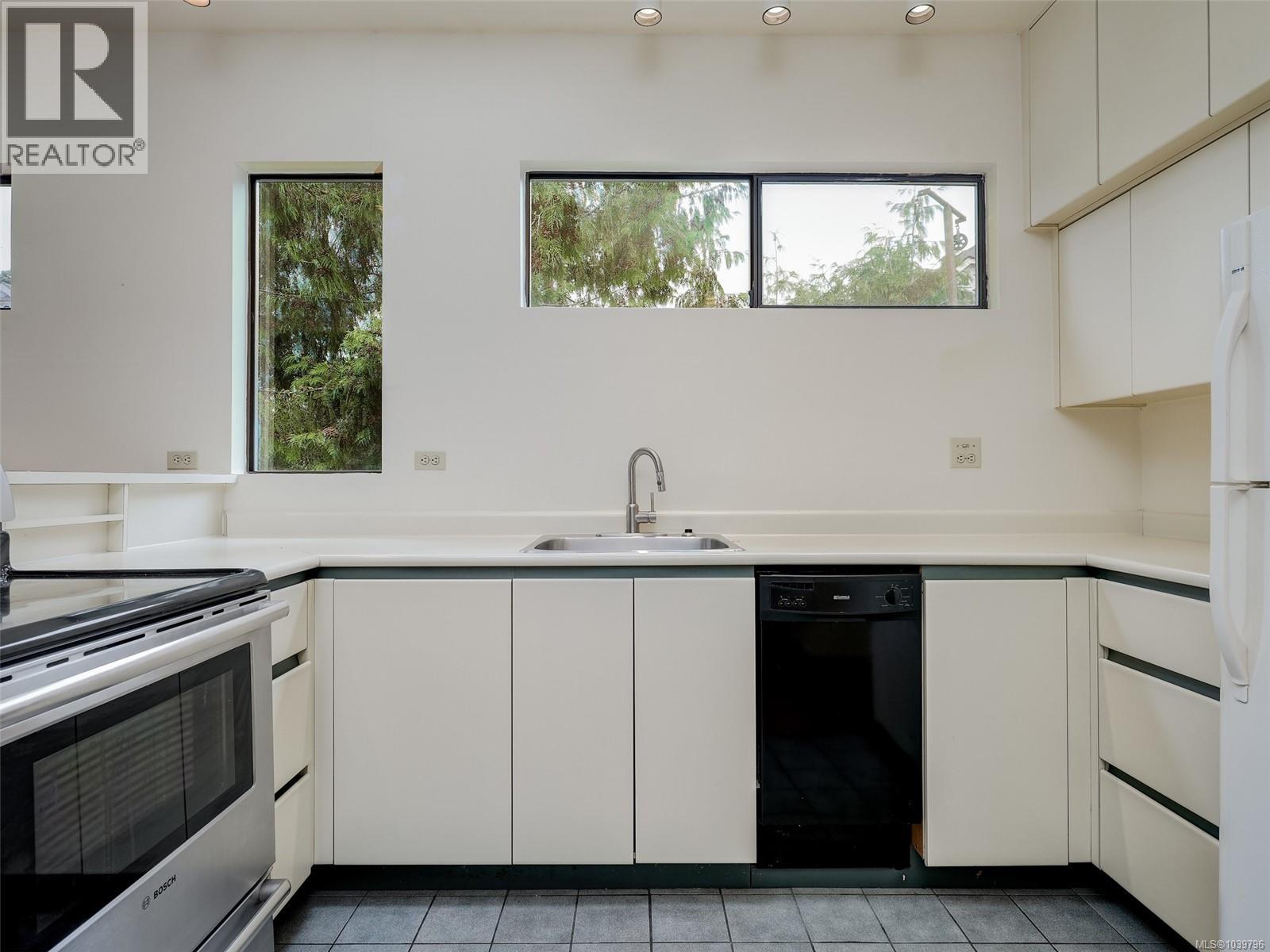 1607 Rebecca St - 17