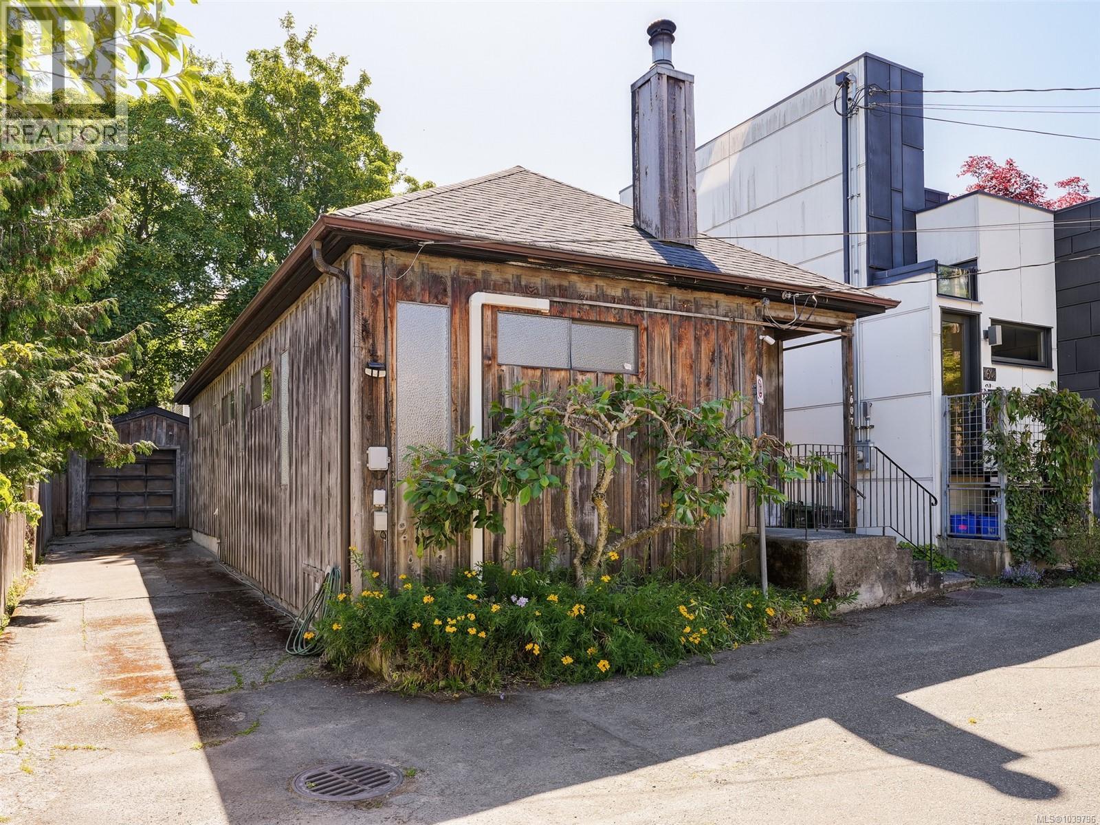 1607 Rebecca St - 34