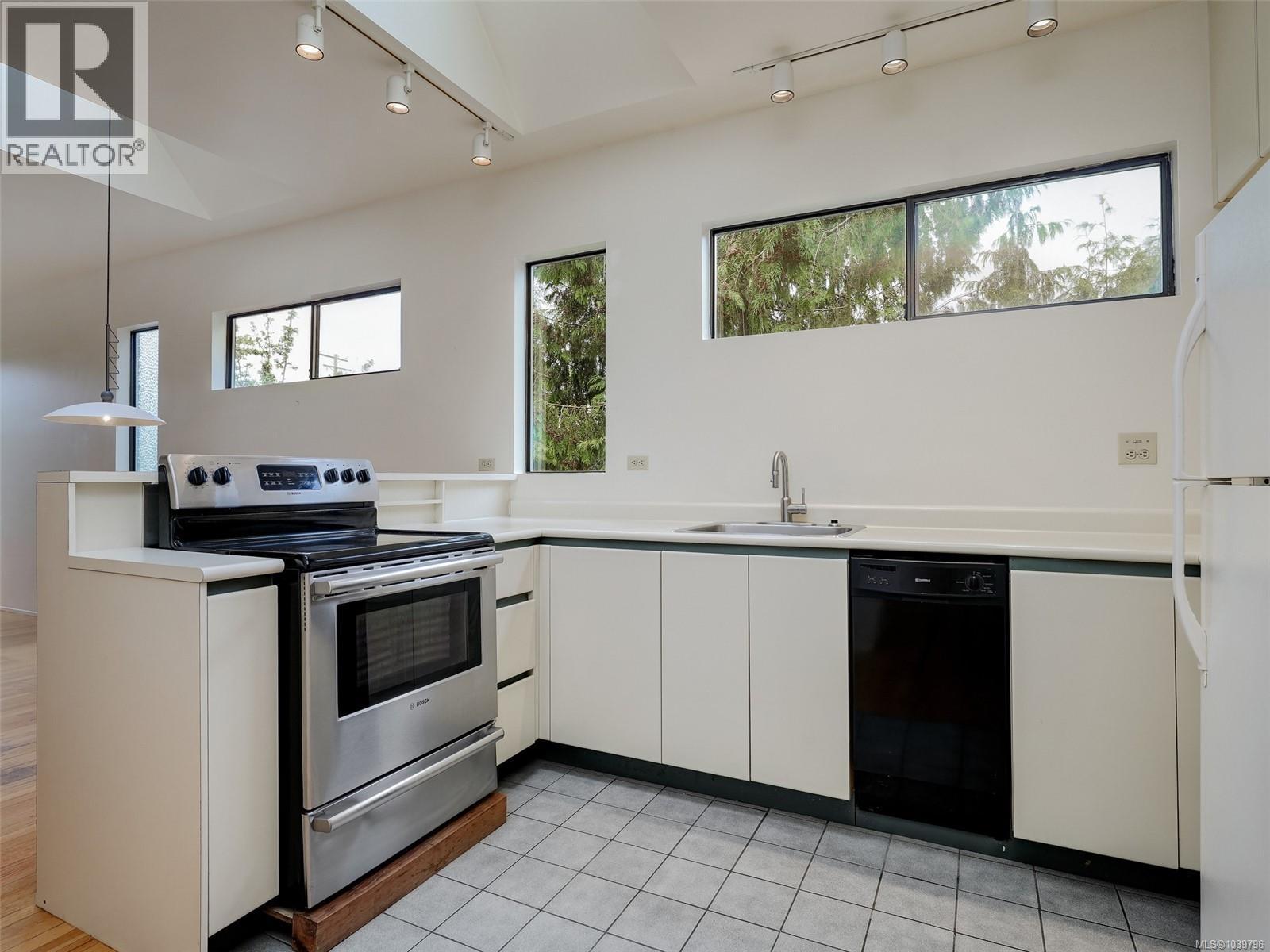 1607 Rebecca St - 16