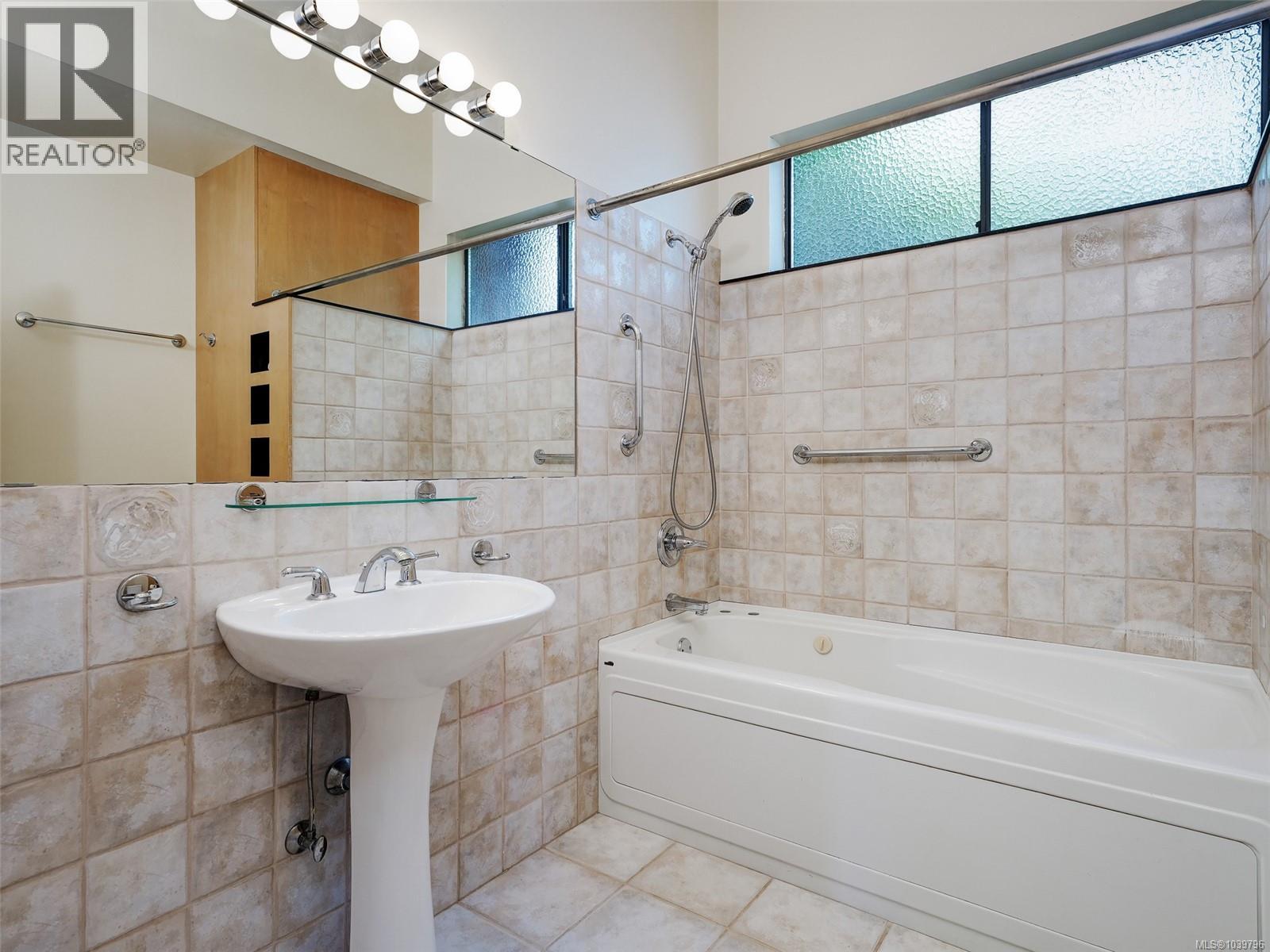 1607 Rebecca St - 21