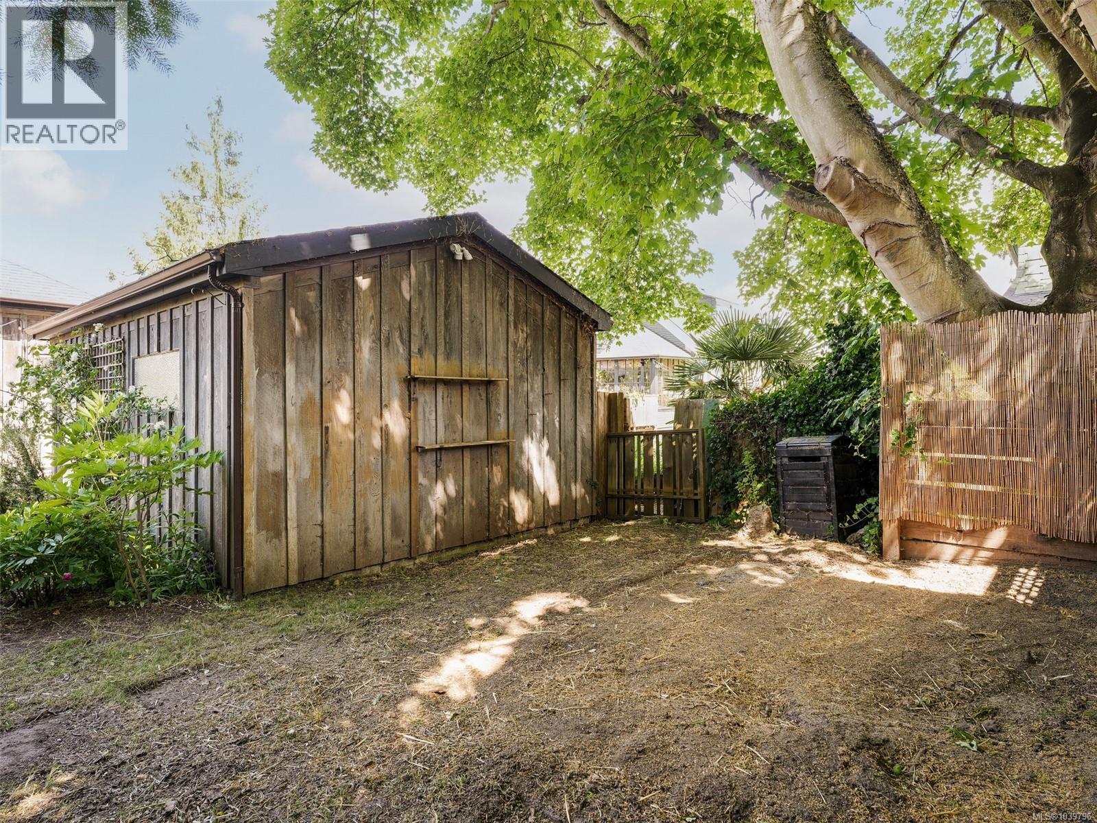 1607 Rebecca St - 32