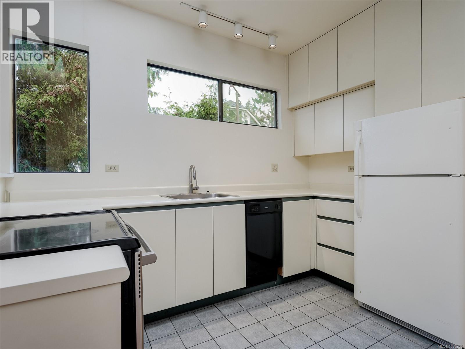 1607 Rebecca St - 15