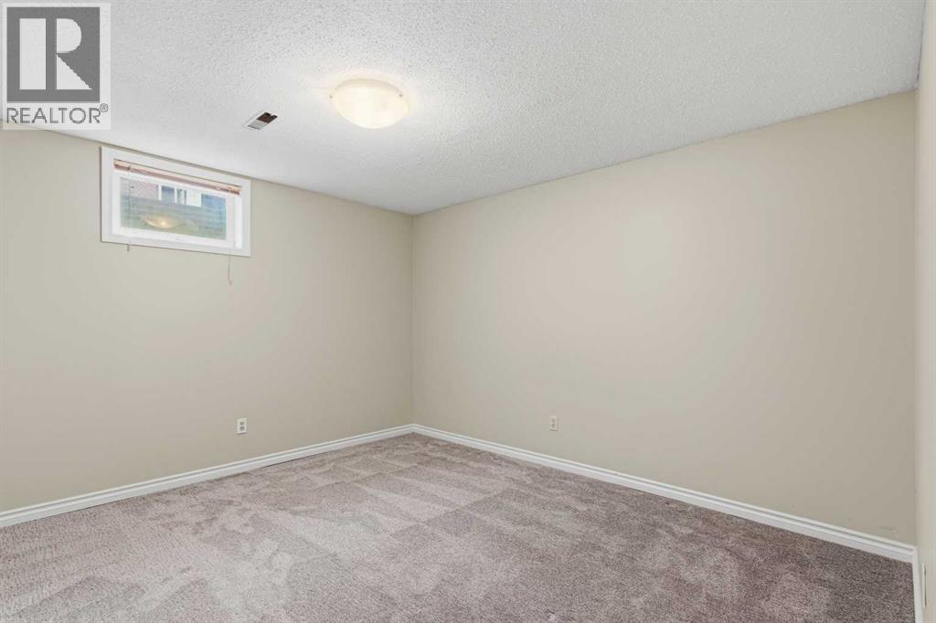 5613 37 Street — photo 32