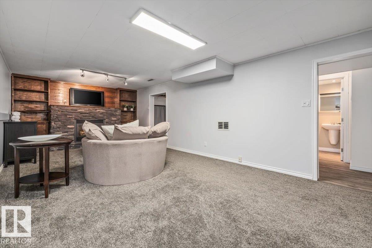 16165 110B AV NW - 22